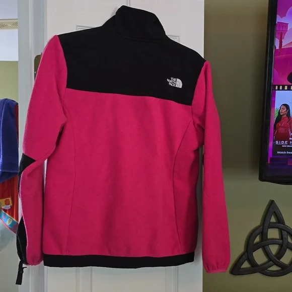 Women's hot pink North Face jacket - Picture 3 of 3